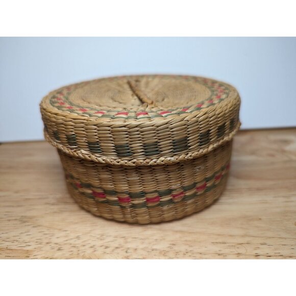 Small handwoven seagrass painted color lided handle basket 2 1/2 inch boho - Picture 2 of 9